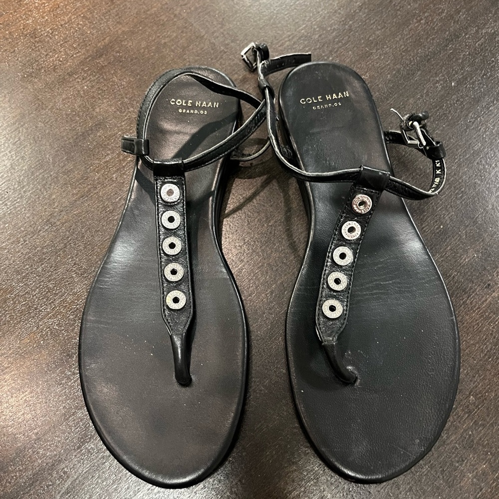 Cole Haan Black Flat Thong Sandals 7.5